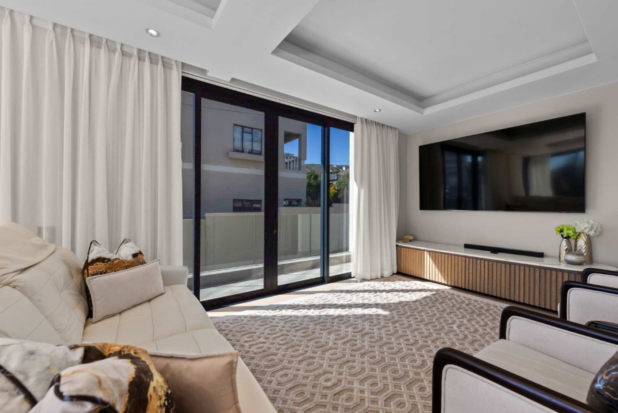 4 Bedroom Property for Sale in Bantry Bay Western Cape